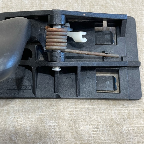 Chevy Silverado 1500 Tahoe GMC Sierra Yukon Driver Left Side Inner Door Handle - Picture 10 of 10